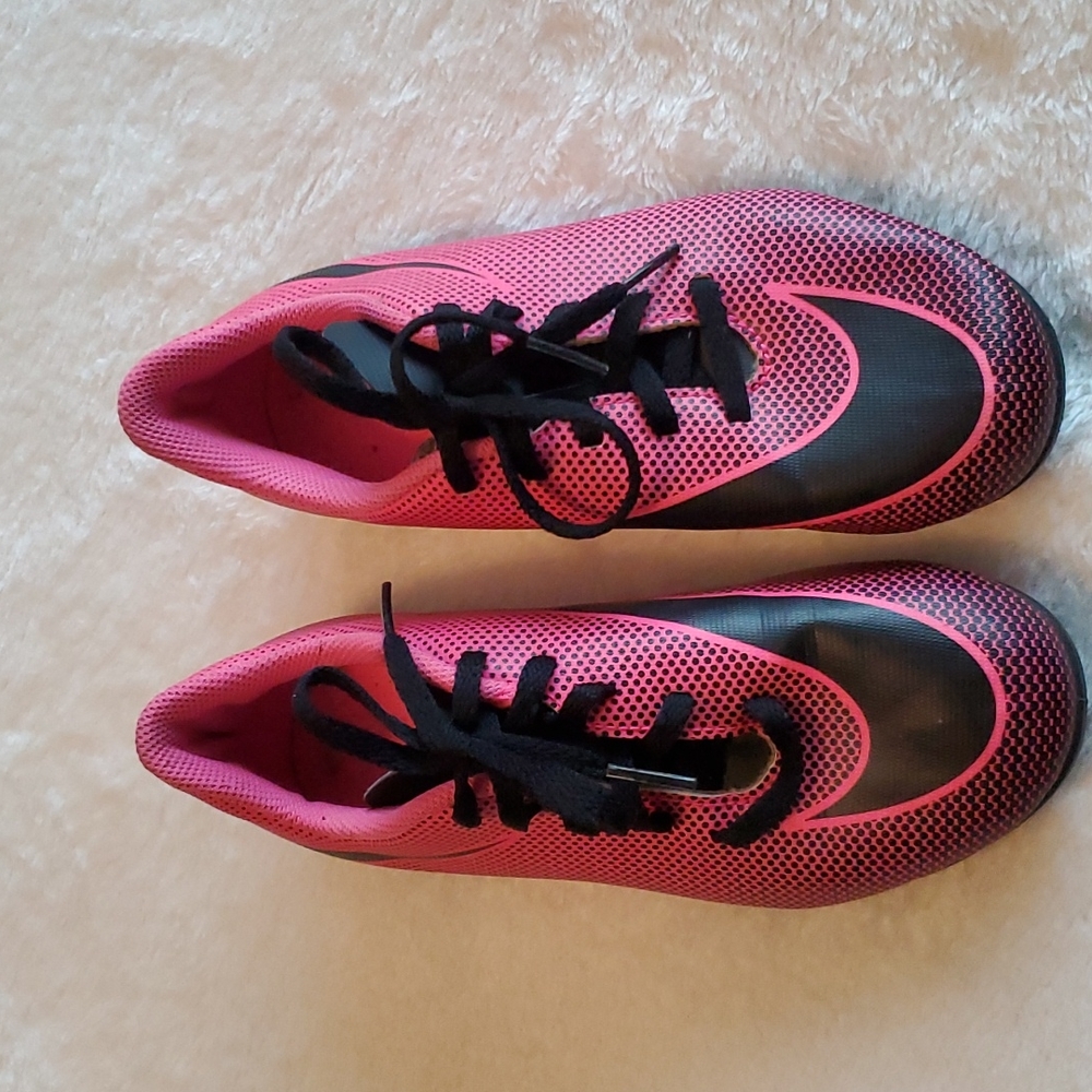 Nike Bravata II Jr. Girls' Soccer Cleats